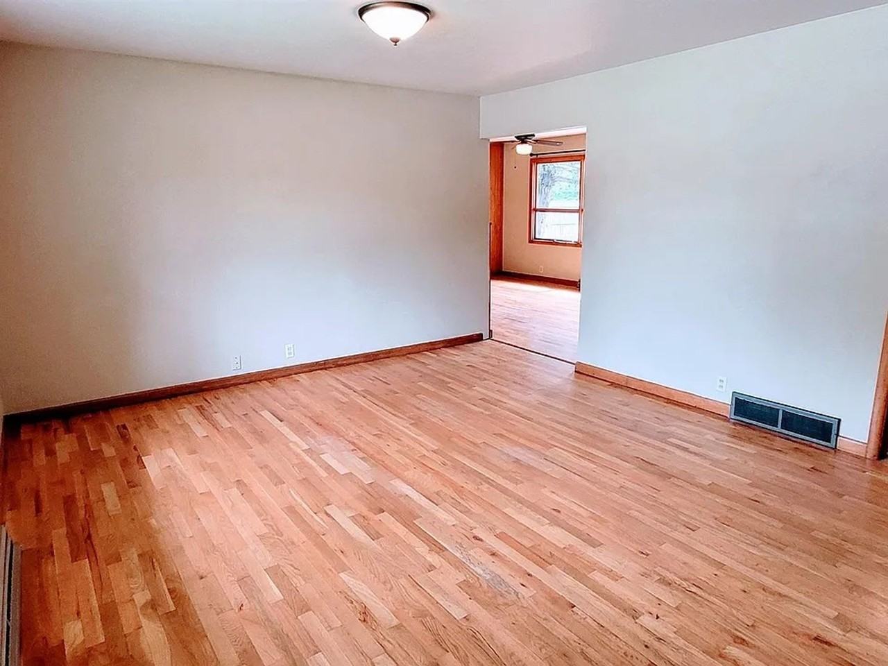 1321 Lakewood Dr - Photo 3 of 12