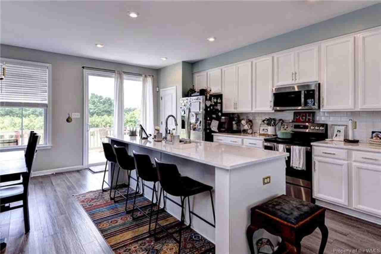 204 Bulkhead Pl - Photo 4 of 17