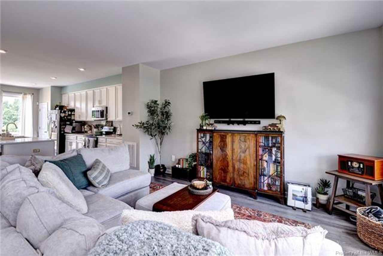 204 Bulkhead Pl - Photo 7 of 17