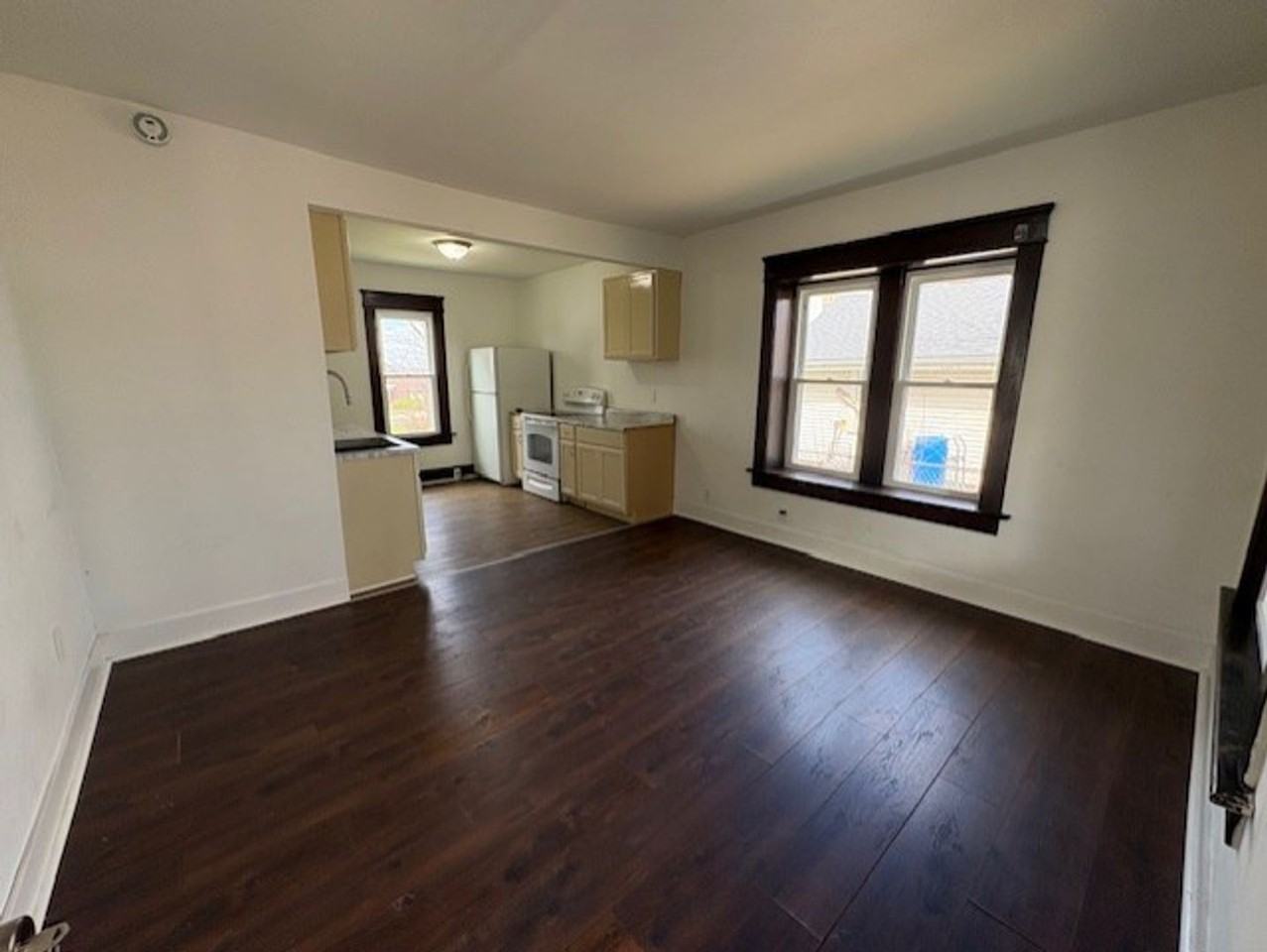 484 Hammel St - Photo 3 of 15