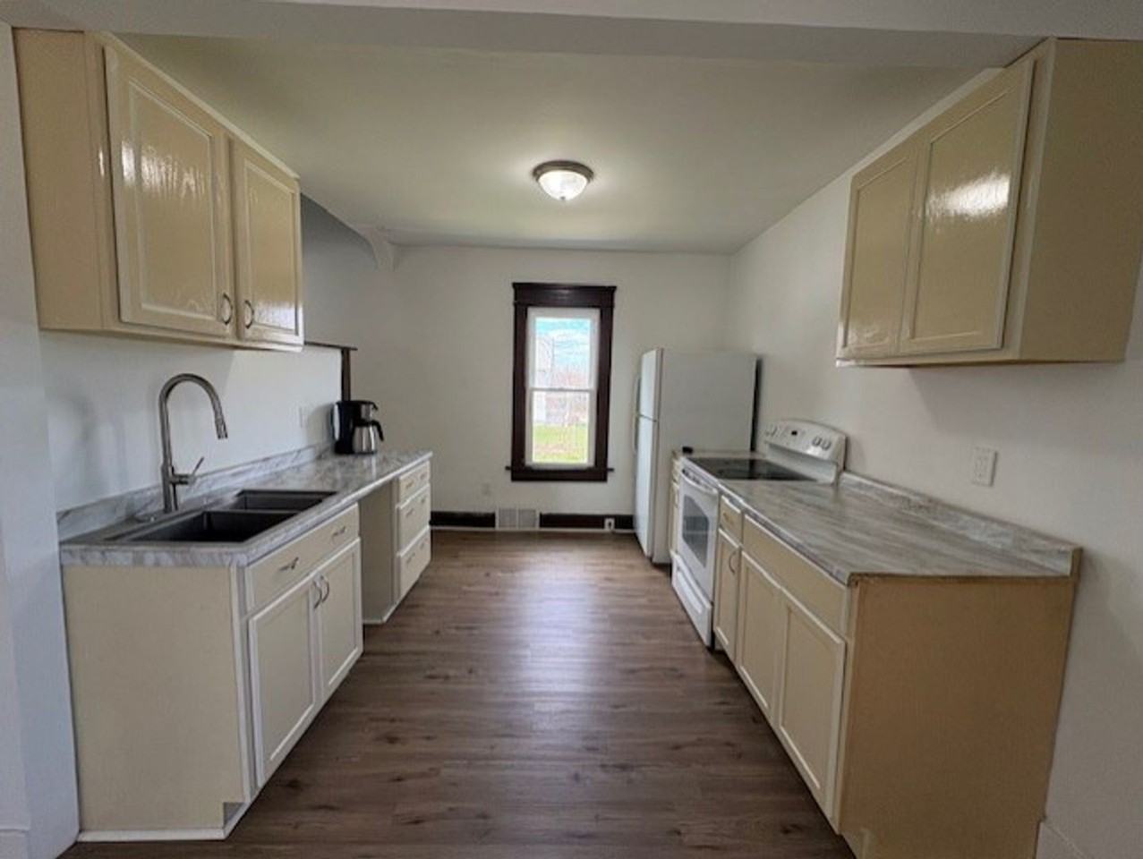 484 Hammel St - Photo 6 of 15