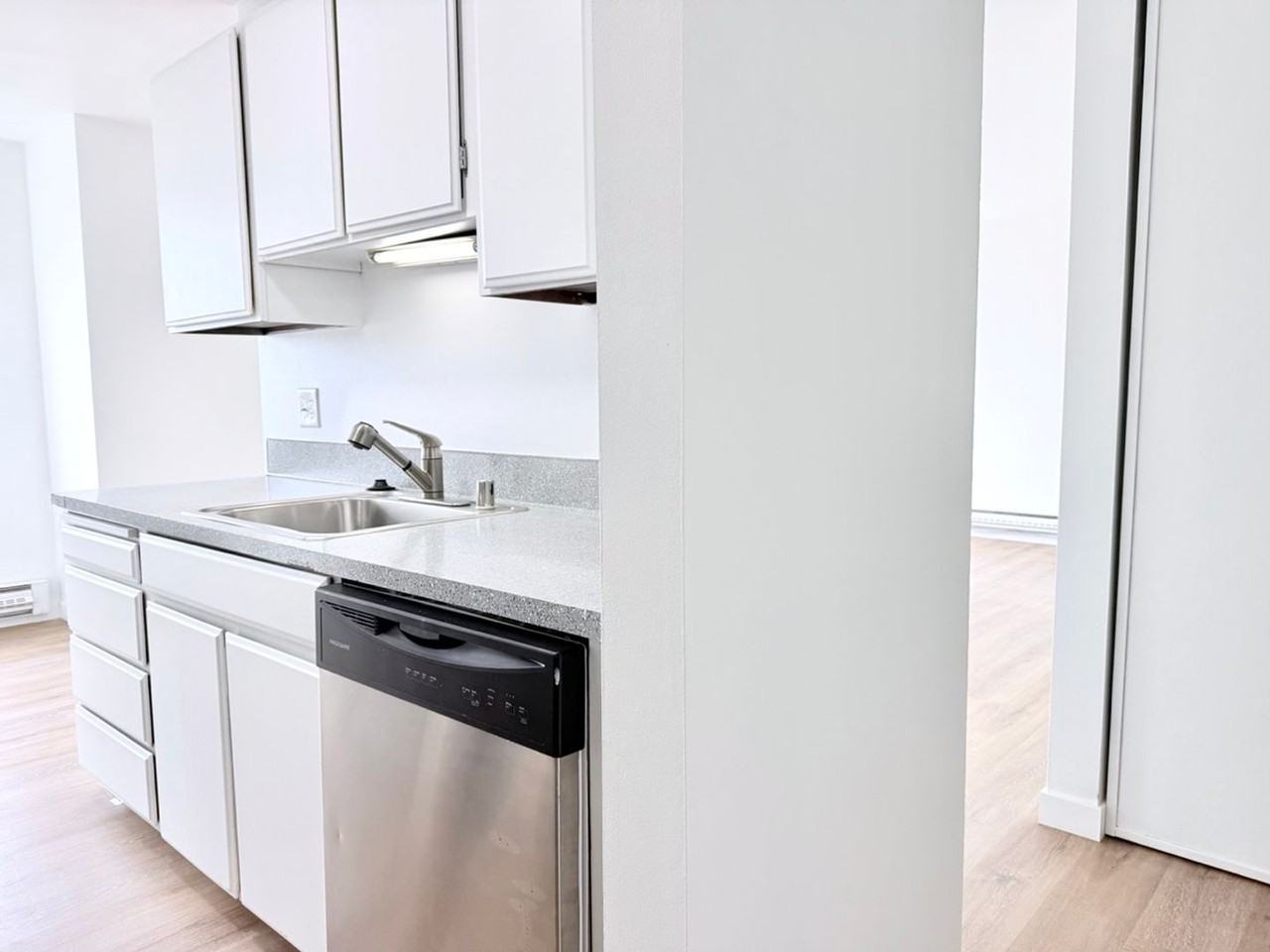 Jet Vista Apt - Photo 5 of 30