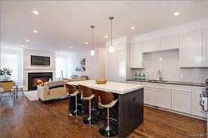 featured image of 422 E Boston Post Rd