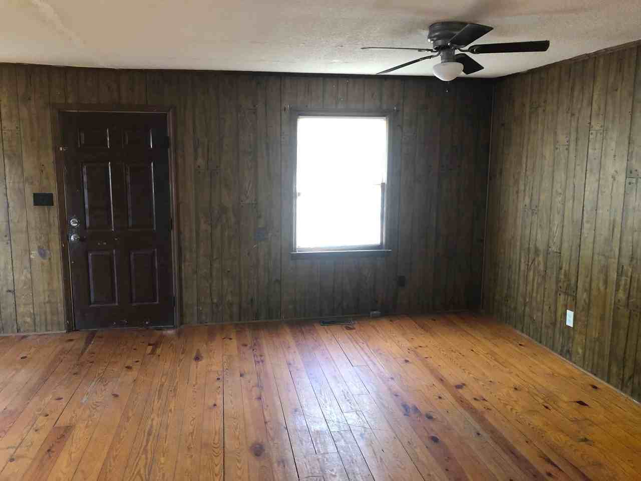 1407 Philthurman Rd - Photo 2 of 10