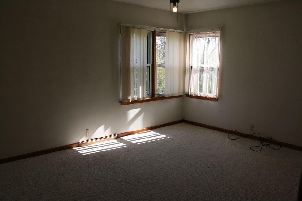 927 W 16th St - Photo 4 of 14