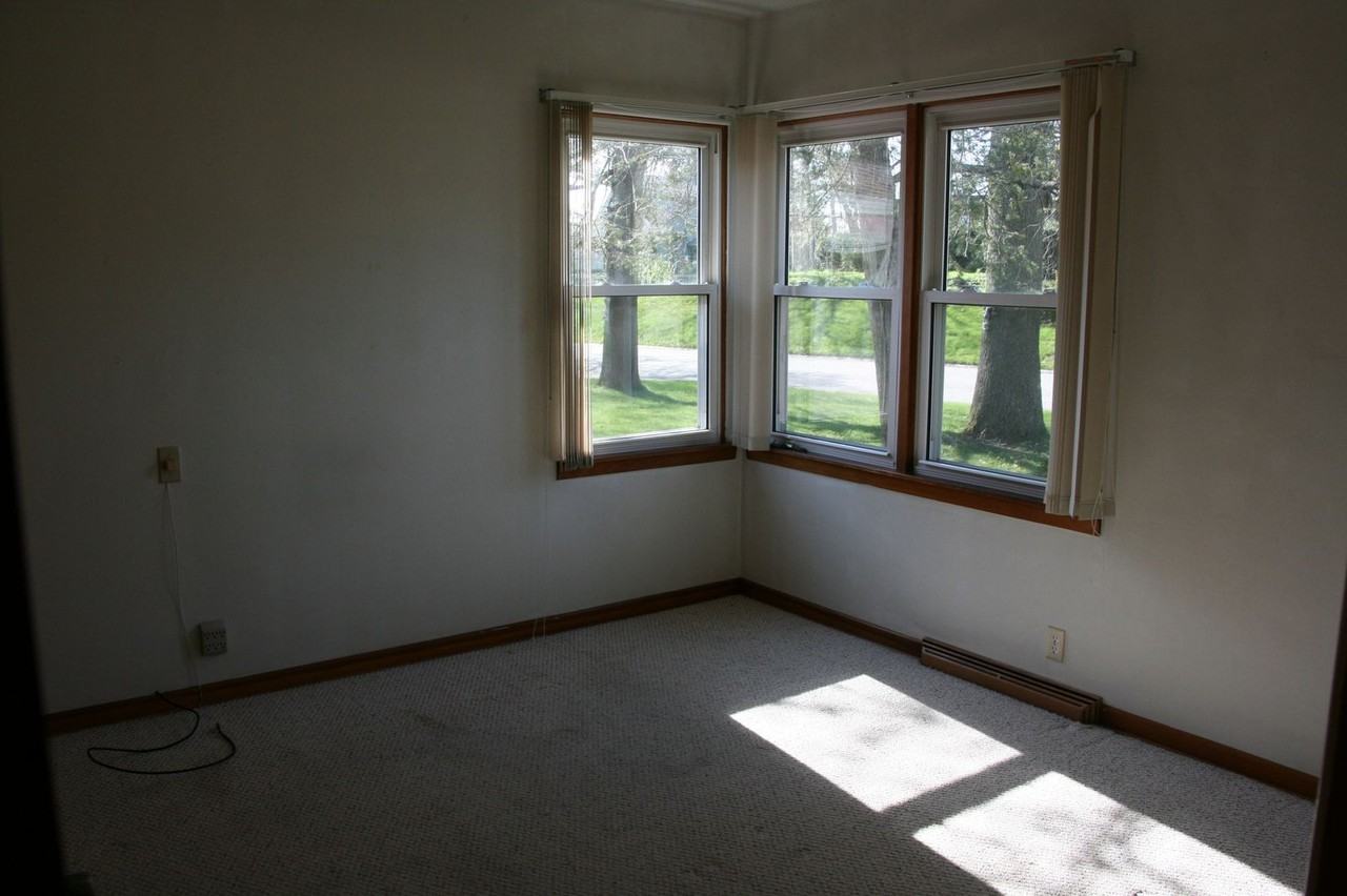 927 W 16th St - Photo 5 of 14