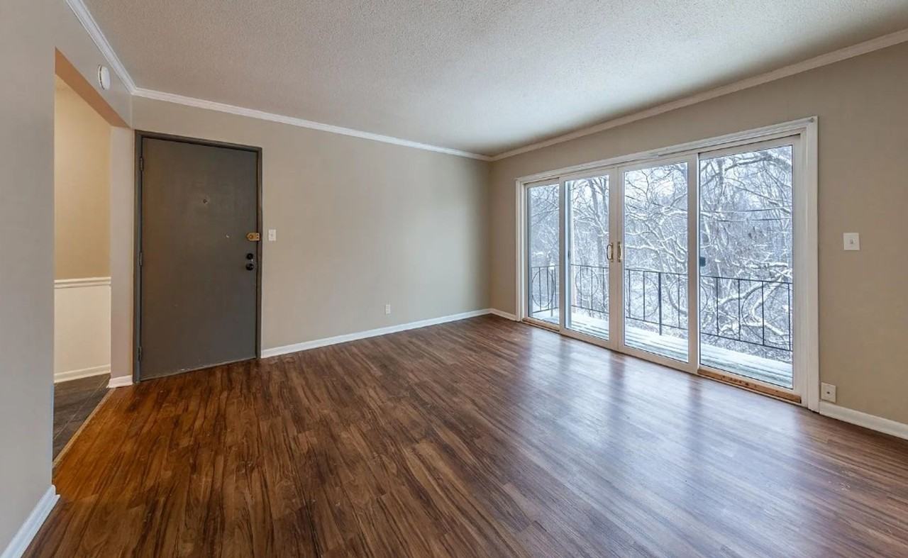 2811 Pembroke Ln - Photo 2 of 20