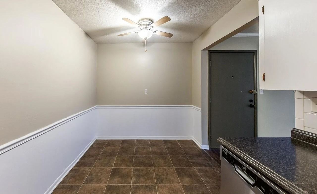 2811 Pembroke Ln - Photo 5 of 20