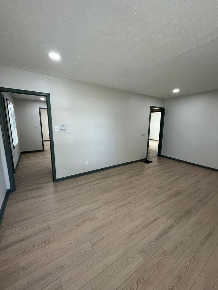 2213 Woodward Ave - Photo 4 of 21