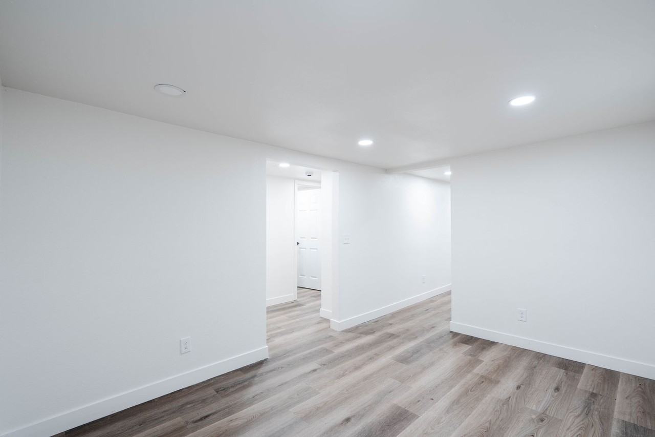 35070 Avenue B - Photo 3 of 15