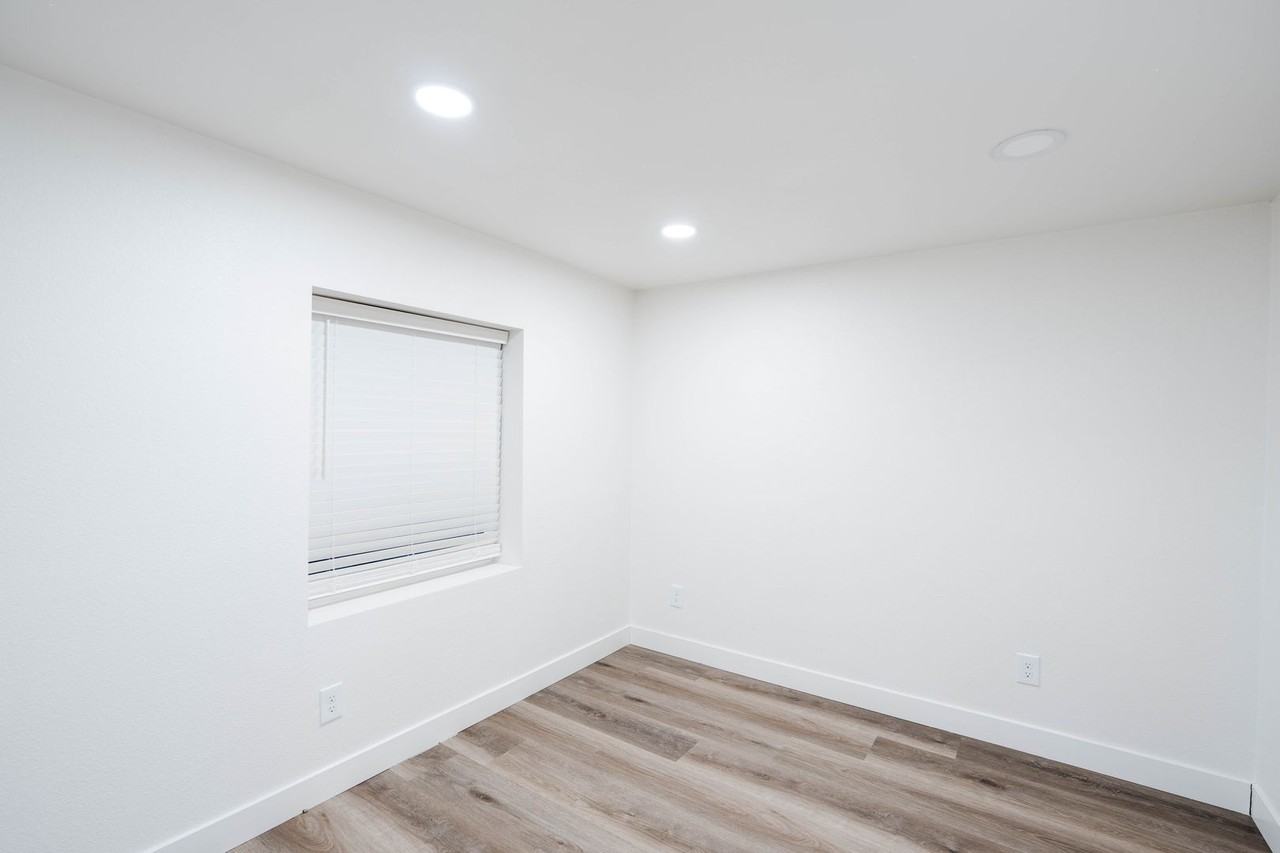 35070 Avenue B - Photo 7 of 15