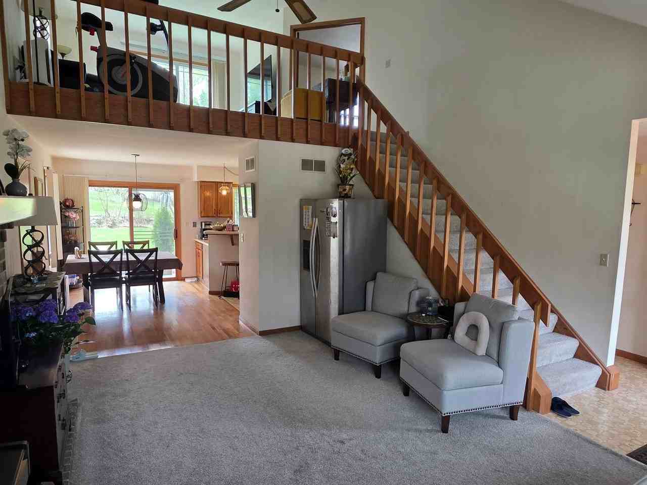 421 Lindenwood Dr - Photo 3 of 26