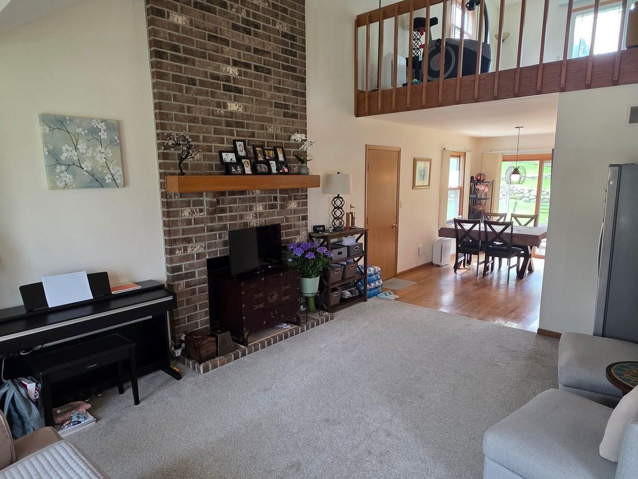 421 Lindenwood Dr - Photo 4 of 26