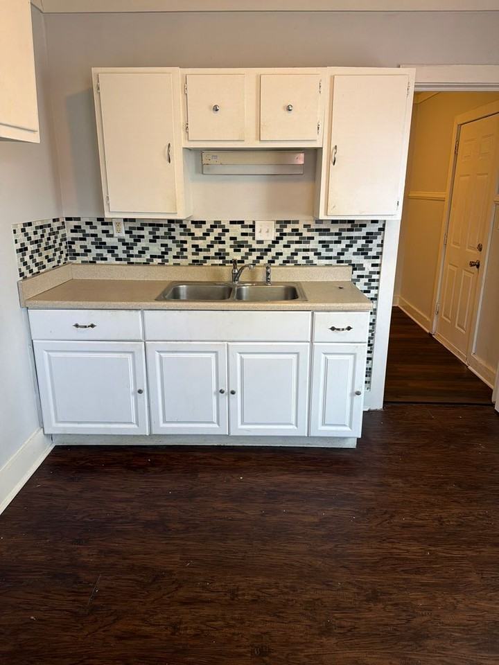 1938 N Dearborn St - Photo 2 of 15