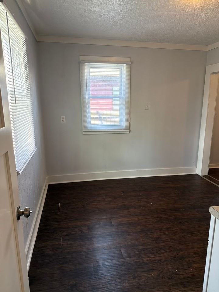 1938 N Dearborn St - Photo 3 of 15