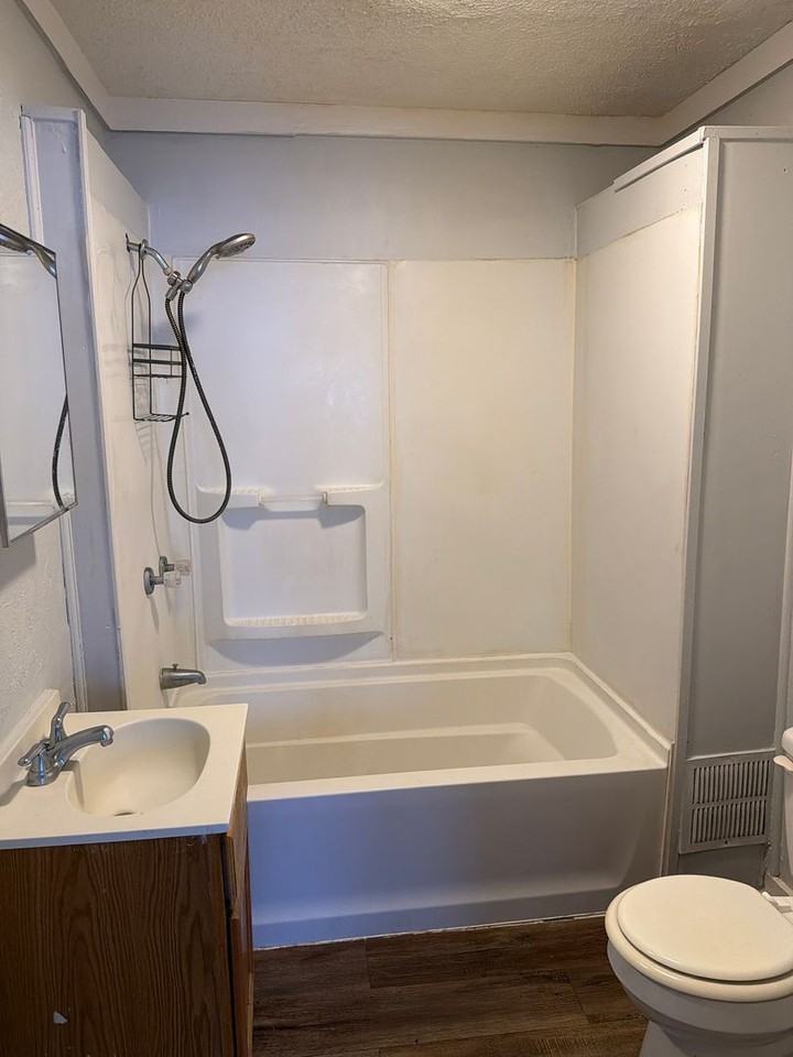 1938 N Dearborn St - Photo 4 of 15