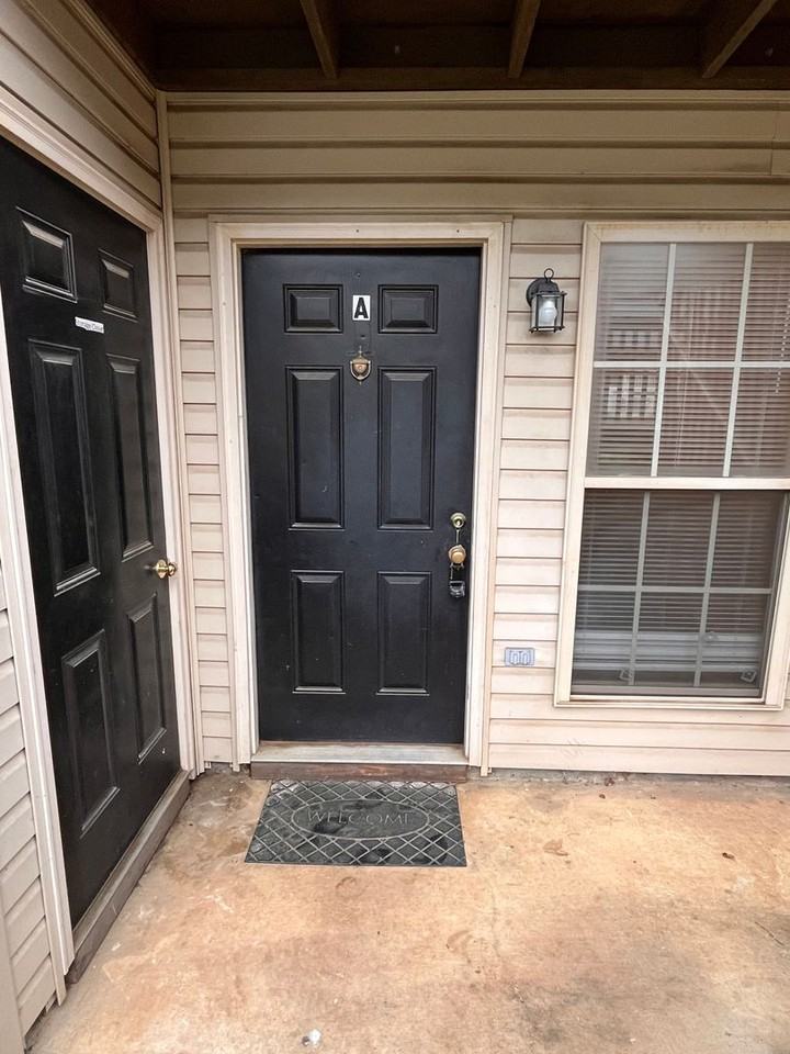 5005 Chancellor Sq Nw - Photo 2 of 19