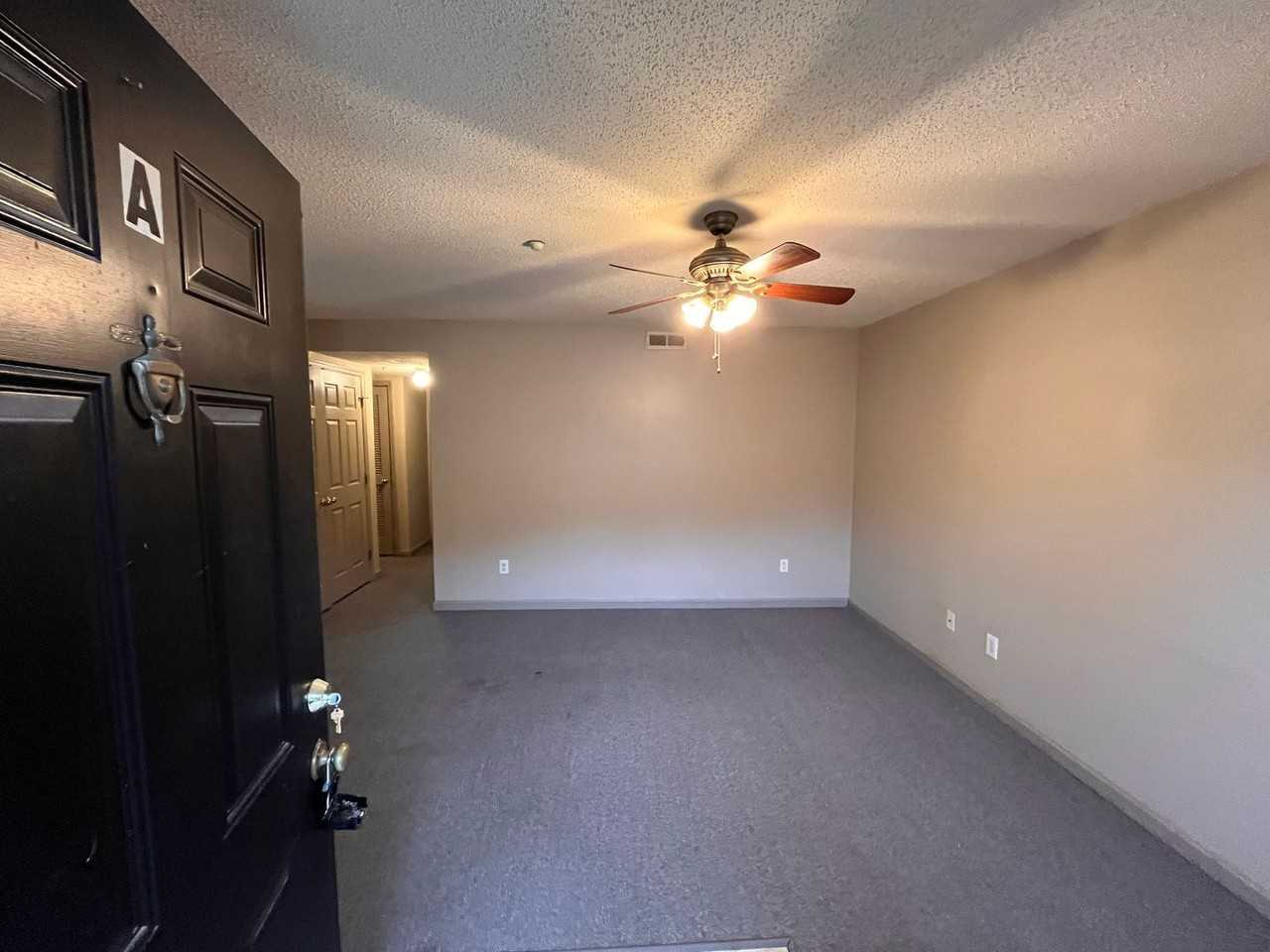 5005 Chancellor Sq Nw - Photo 4 of 19