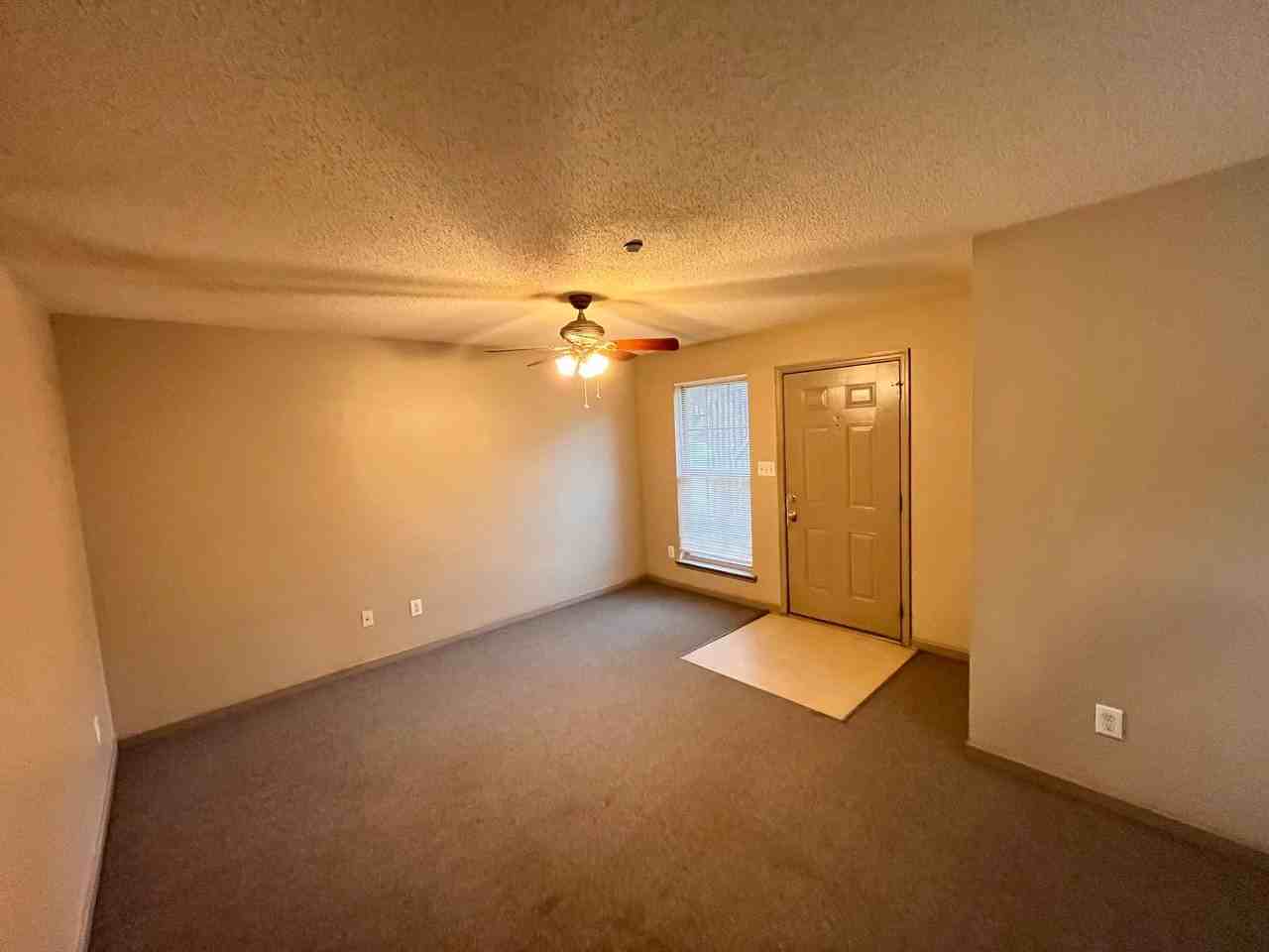 5005 Chancellor Sq Nw - Photo 5 of 19