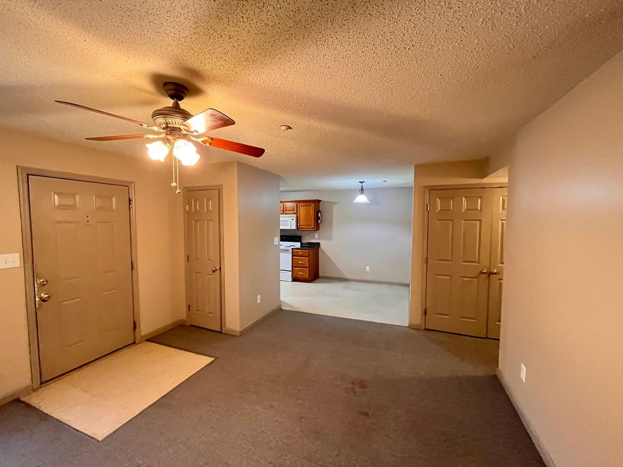 5005 Chancellor Sq Nw - Photo 6 of 19