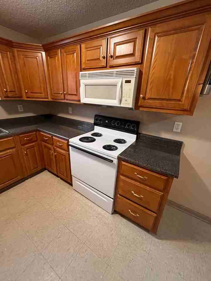 5005 Chancellor Sq Nw - Photo 7 of 19