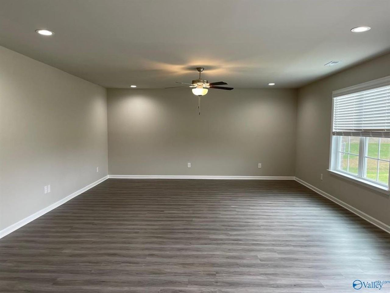 102 Wyatt Miles Ln - Photo 5 of 15