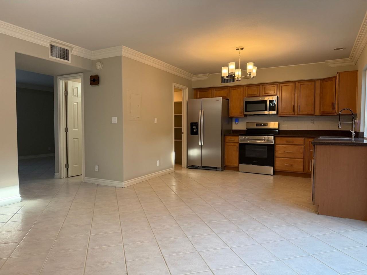 4538 Brighton Dr - Photo 3 of 12