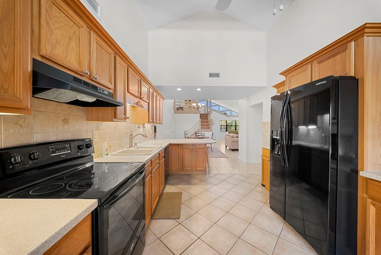 683 96th Ave N - Photo 6 of 19