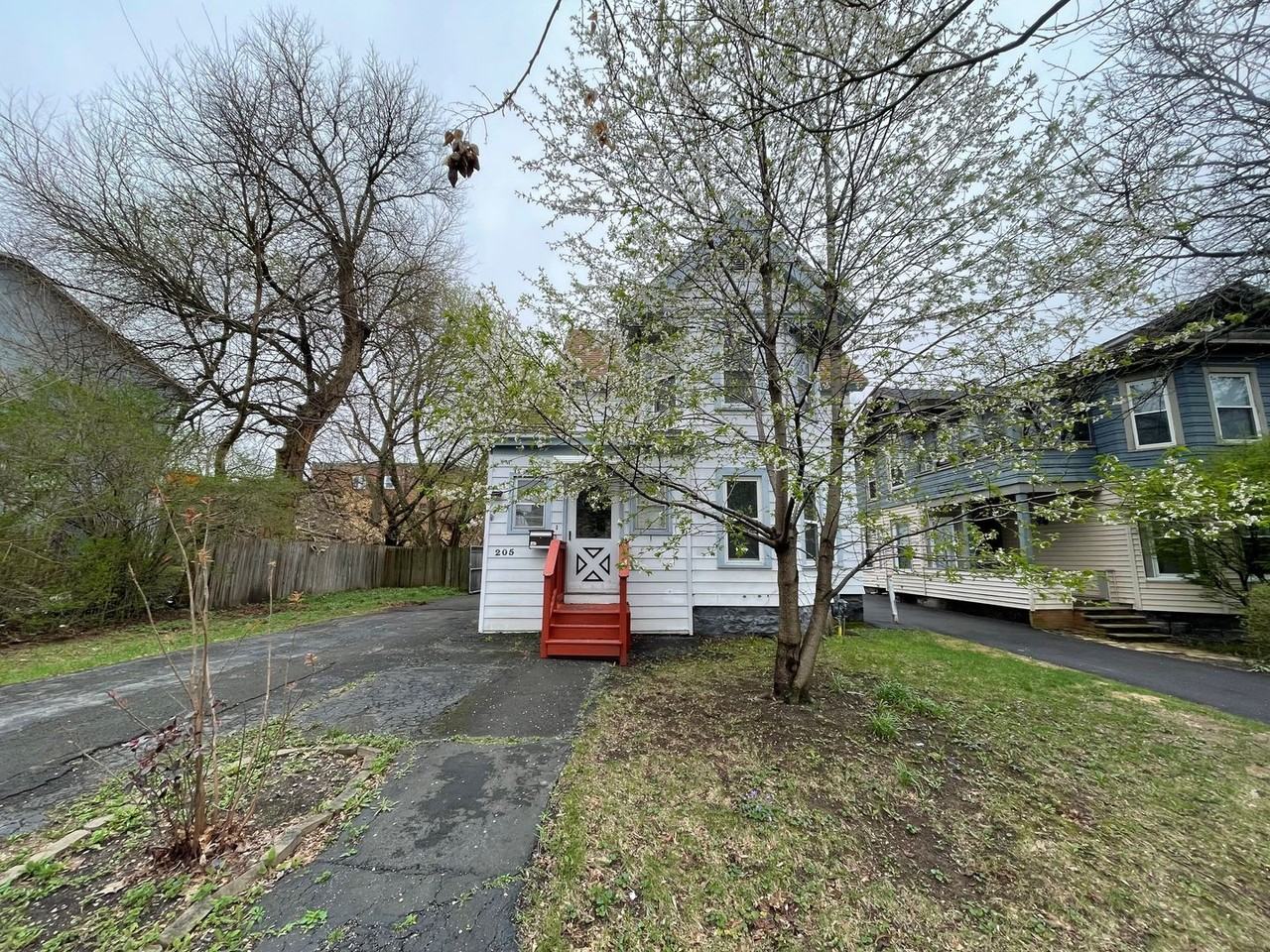 205 Cayuga St - Photo 2 of 35