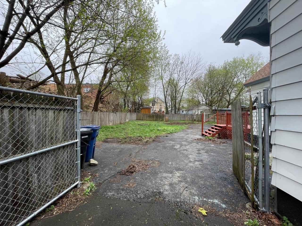 205 Cayuga St - Photo 5 of 35