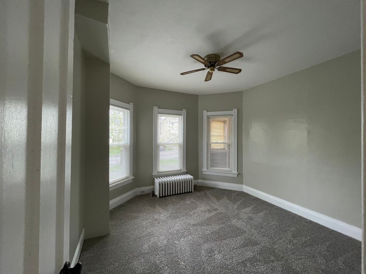 205 Cayuga St - Photo 7 of 29