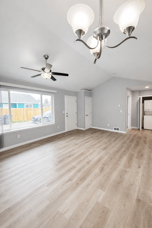 1015 Lincoln St - Photo 2 of 10