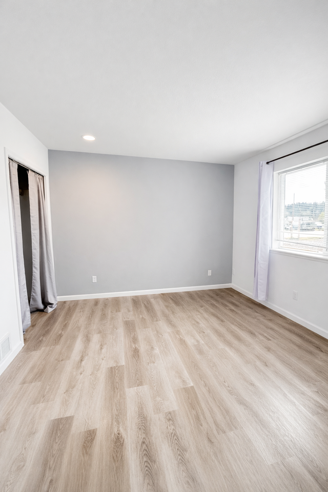 1015 Lincoln St - Photo 6 of 10