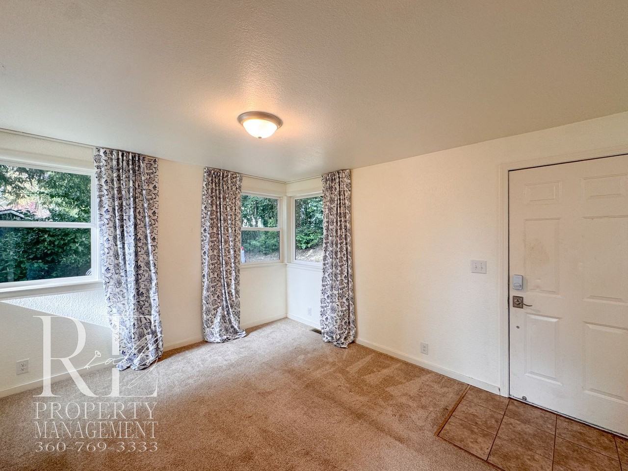 1823 Ne Rustic Ln - Photo 4 of 26