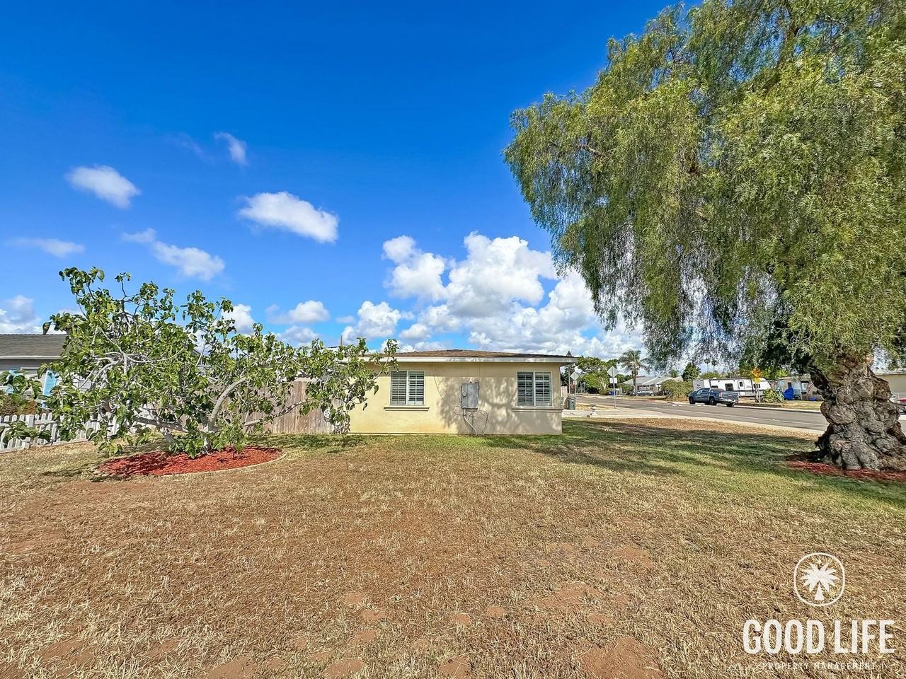 838 Elm Ave - Photo 2 of 17