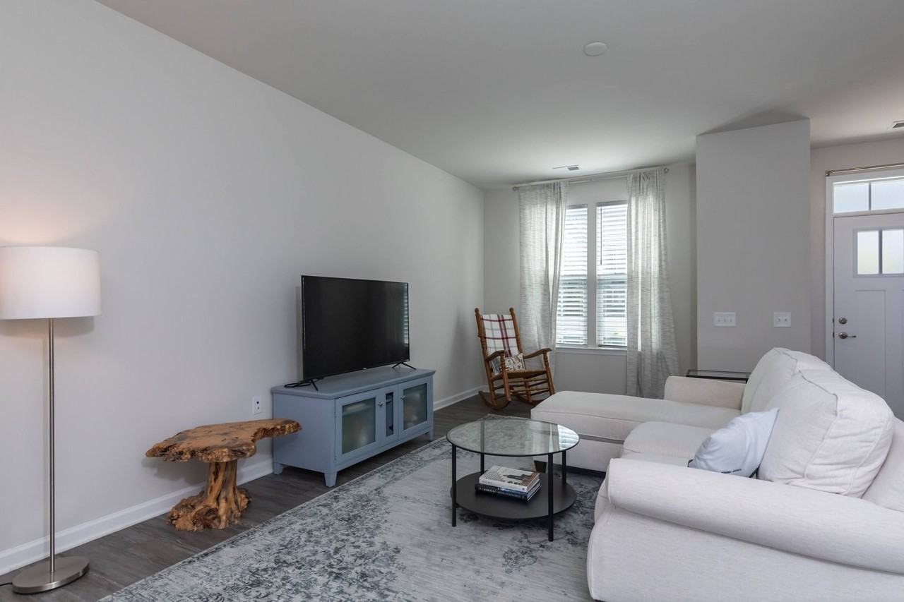 114 Capeside Ct - Photo 2 of 14