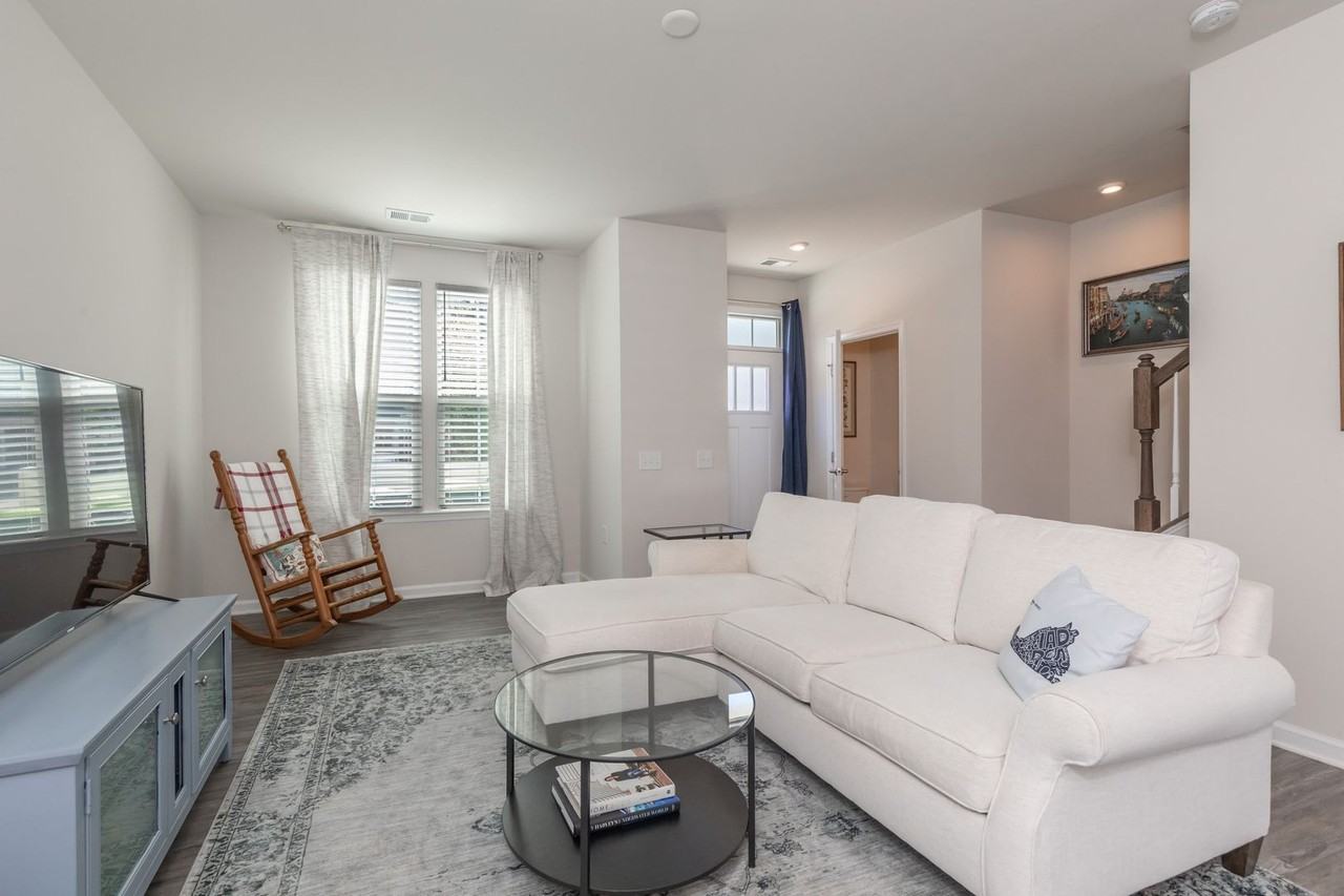 114 Capeside Ct - Photo 3 of 14