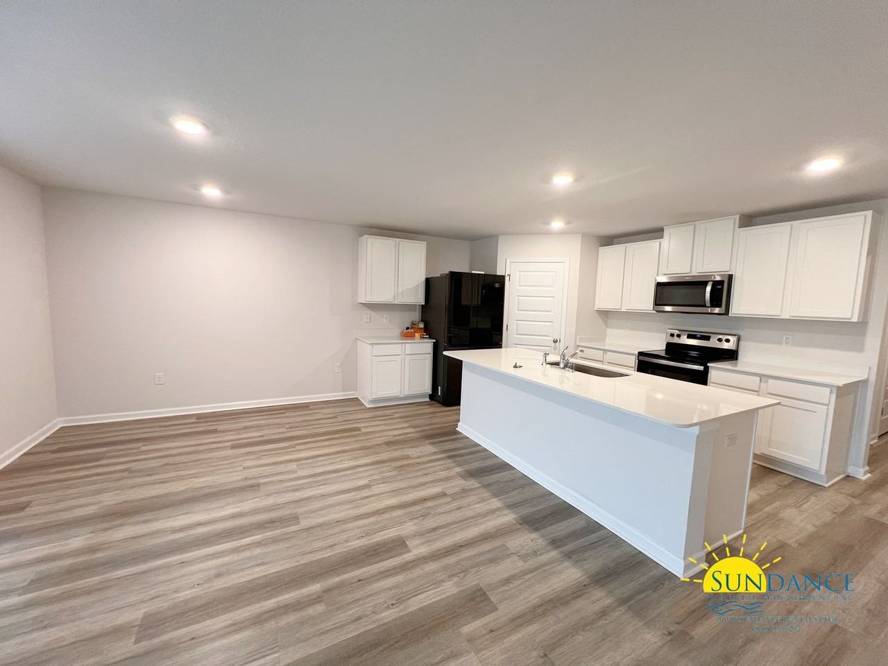 4737 Airmen Dr - Photo 3 of 35