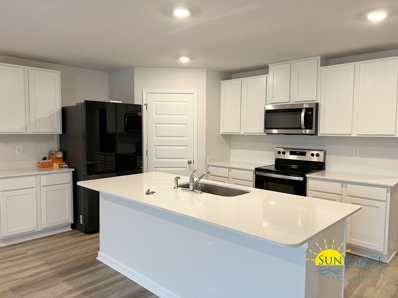 4737 Airmen Dr - Photo 4 of 35