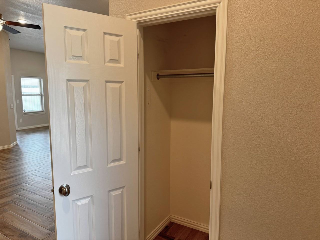 301 Mariners Way - Photo 4 of 39