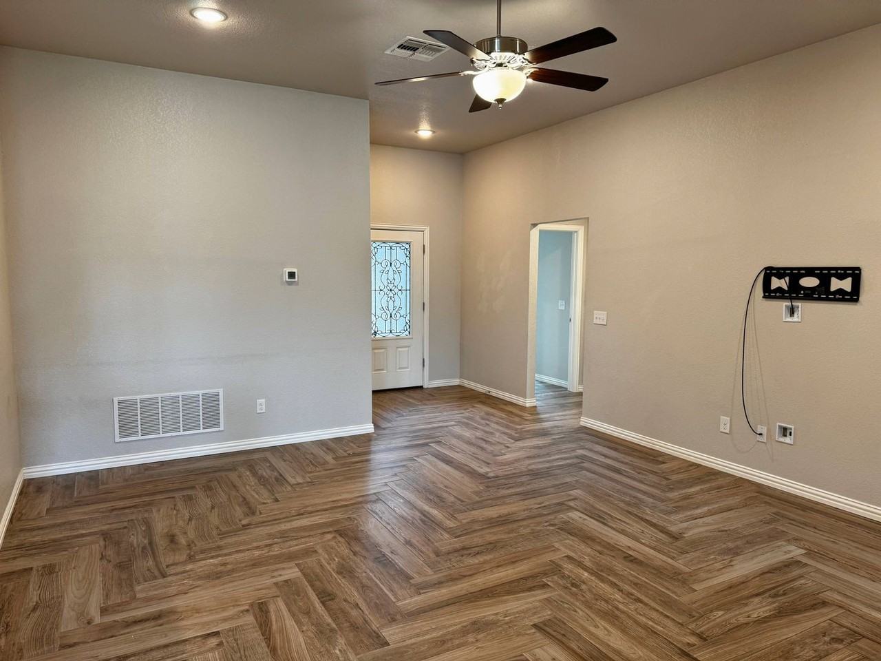 301 Mariners Way - Photo 6 of 39