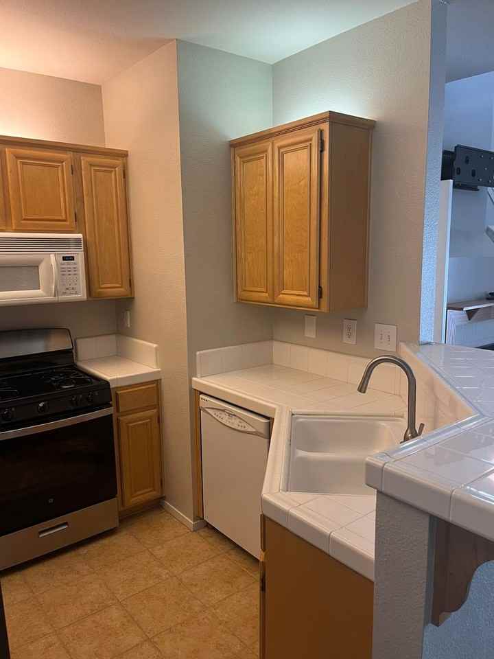 1011 Esparanza Way - Photo 3 of 22