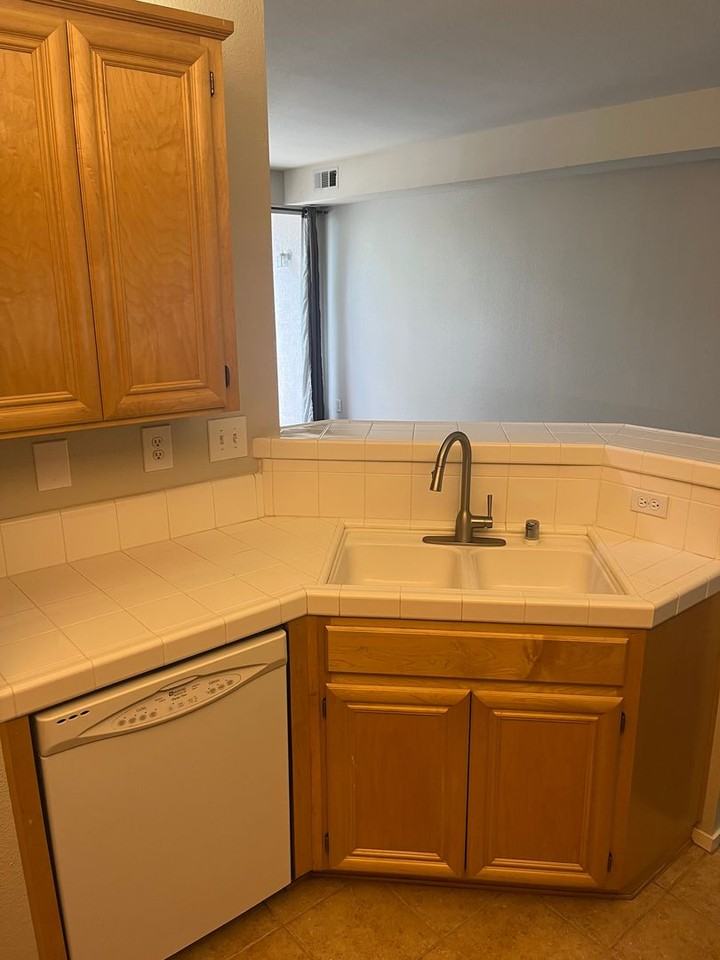 1011 Esparanza Way - Photo 4 of 22