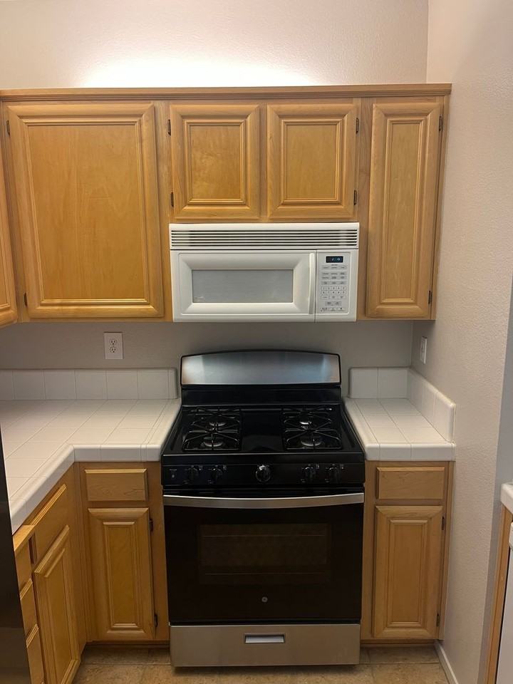 1011 Esparanza Way - Photo 5 of 22