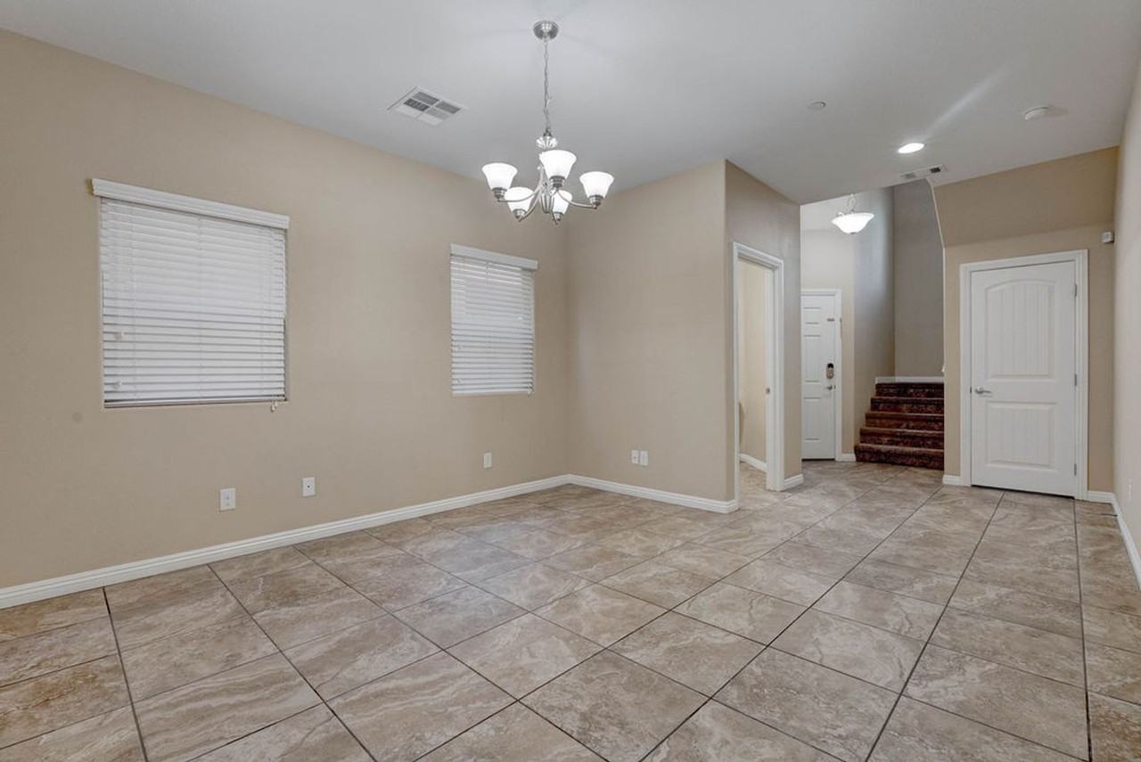 1067 Fish Pond Ave - Photo 4 of 50