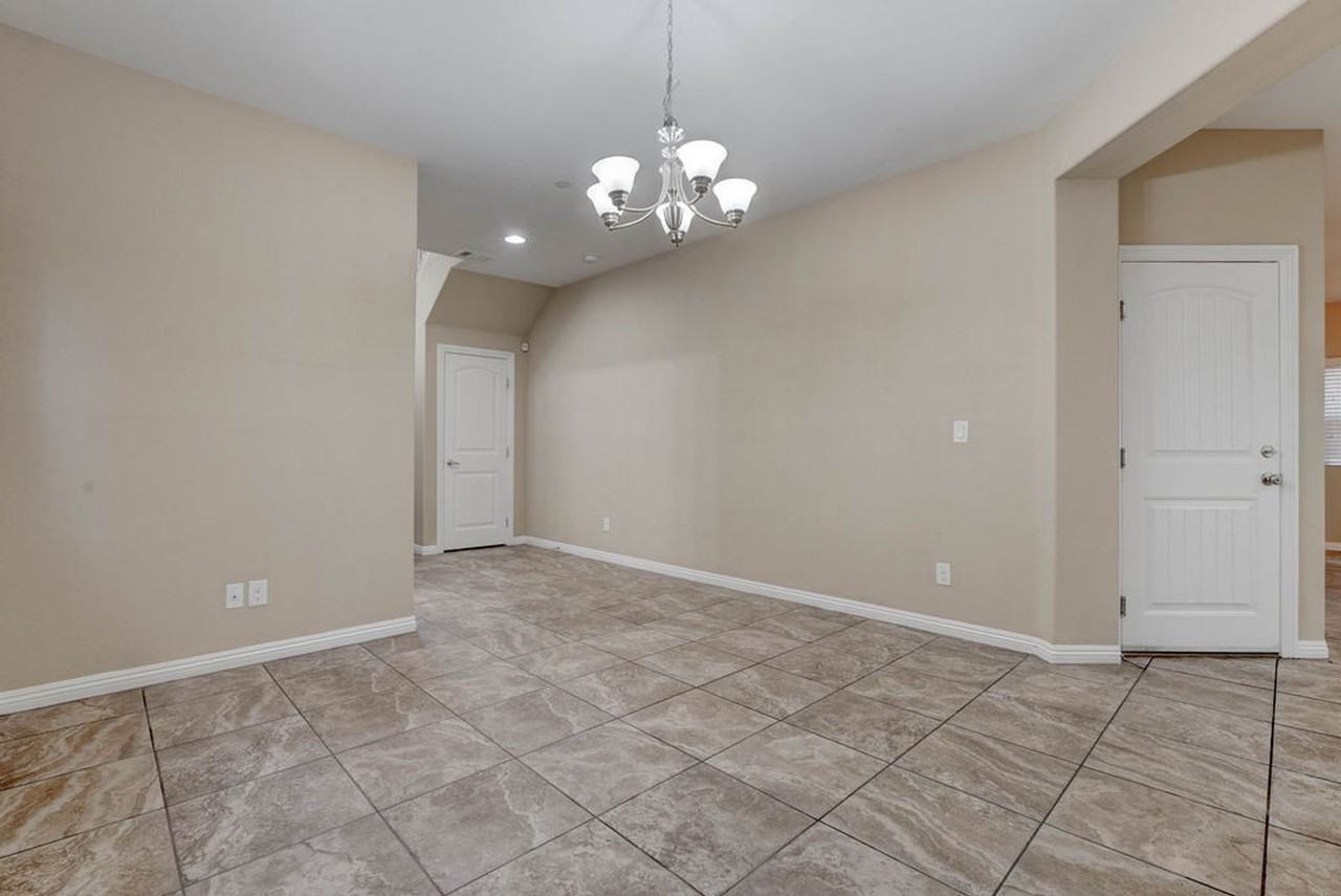 1067 Fish Pond Ave - Photo 5 of 50