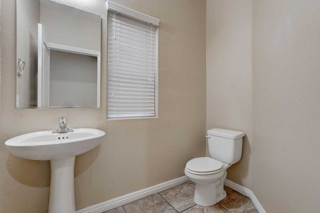 1067 Fish Pond Ave - Photo 6 of 50