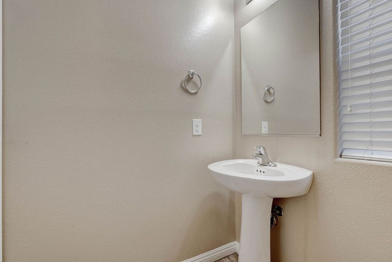 1067 Fish Pond Ave - Photo 7 of 50