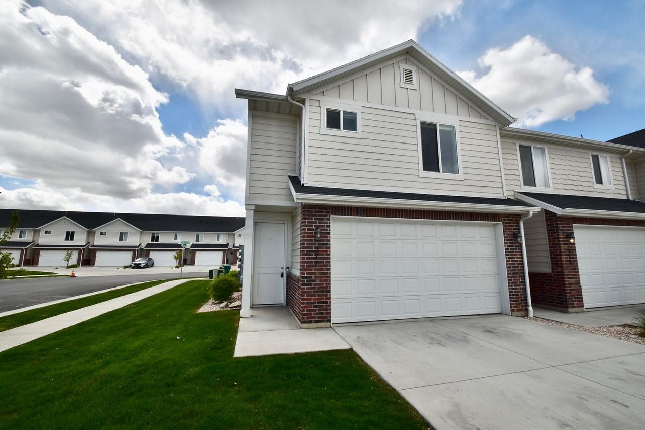 2273 W 2710 S #277 - Photo 2 of 20