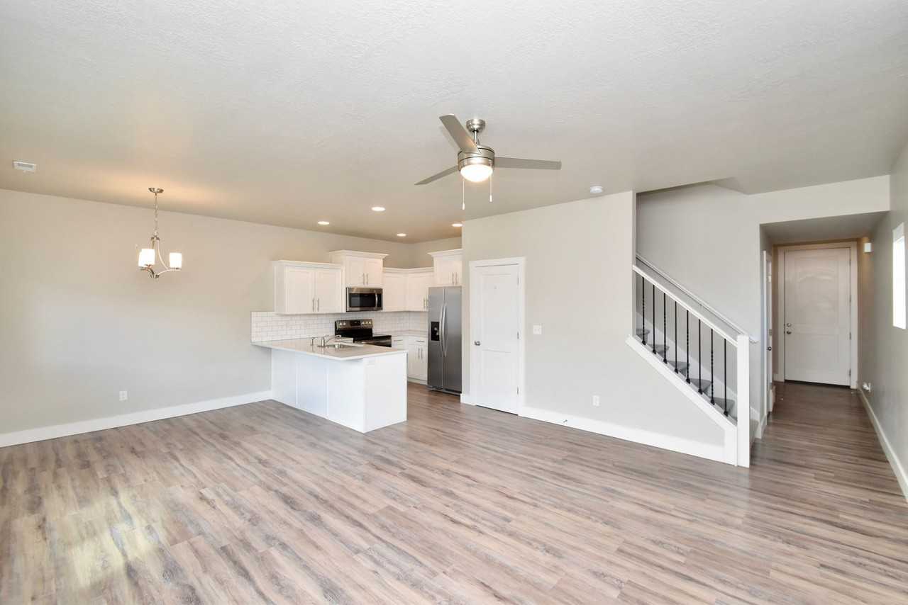 2273 W 2710 S #277 - Photo 3 of 20